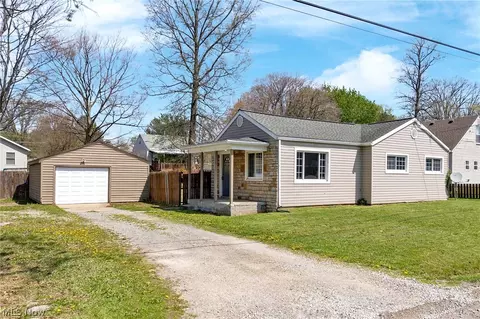 2805 Old Home Rd, Akron, OH 44312