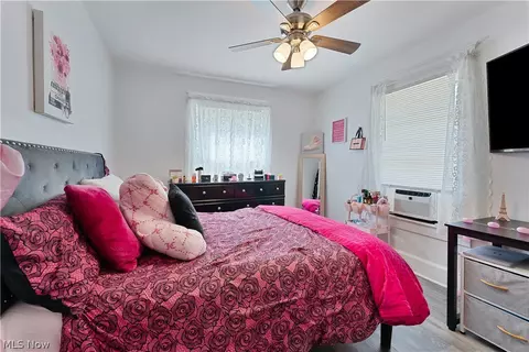 Bedroom - 273 Maplewood Ave, Struthers, OH 44471 photo 2 of 3