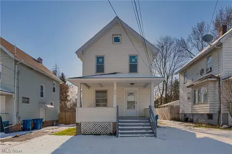 306 Maplewood Ave, Struthers, OH 44471