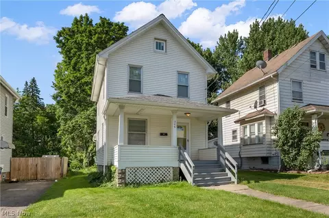 306 Maplewood Ave, Struthers, OH 44471