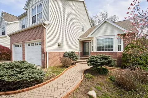 1484 Camden Ridge Blvd, Akron, OH 44312