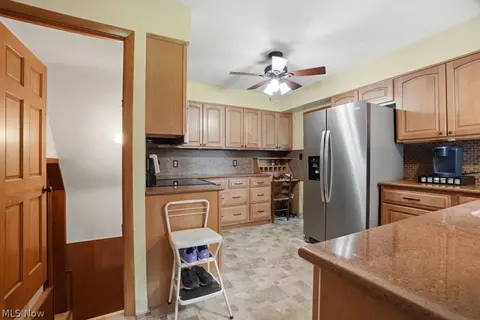 Kitchen - 3211 Ridgewood Ave, Ashtabula, OH 44004 photo 4 of 5