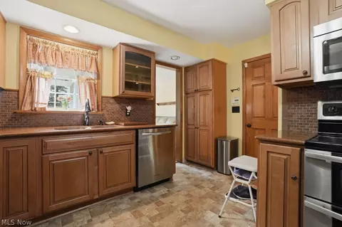 Kitchen - 3211 Ridgewood Ave, Ashtabula, OH 44004 photo 1 of 5
