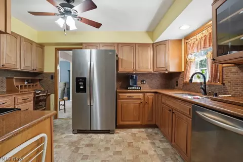 Kitchen - 3211 Ridgewood Ave, Ashtabula, OH 44004 photo 5 of 5