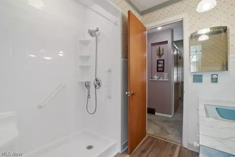 Bath - 3211 Ridgewood Ave, Ashtabula, OH 44004 photo 2 of 3