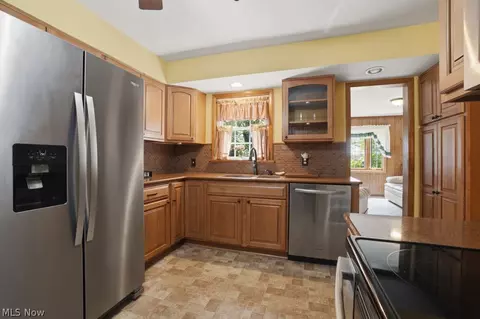 Kitchen - 3211 Ridgewood Ave, Ashtabula, OH 44004 photo 3 of 5