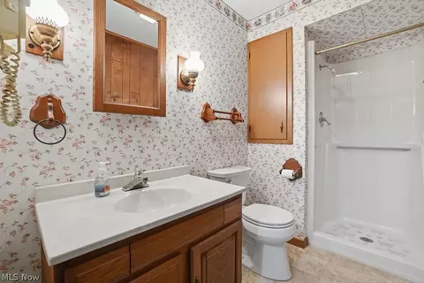 Bath - 3211 Ridgewood Ave, Ashtabula, OH 44004 photo 3 of 3