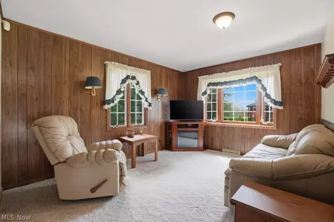 Living - 3211 Ridgewood Ave, Ashtabula, OH 44004 photo 3 of 4