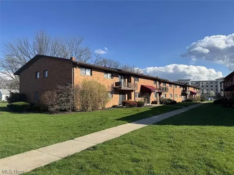 24635 Clareshire Dr #203, North Olmsted, OH 44070