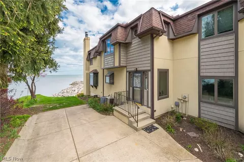 4601 Compass Rose #30, Vermilion, OH 44089