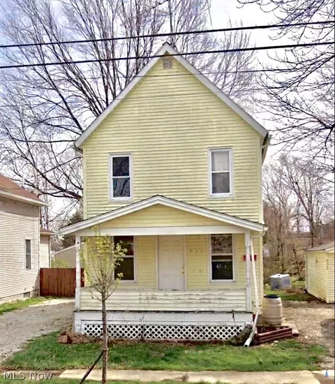 938 Walnut St, Elyria, OH 44035