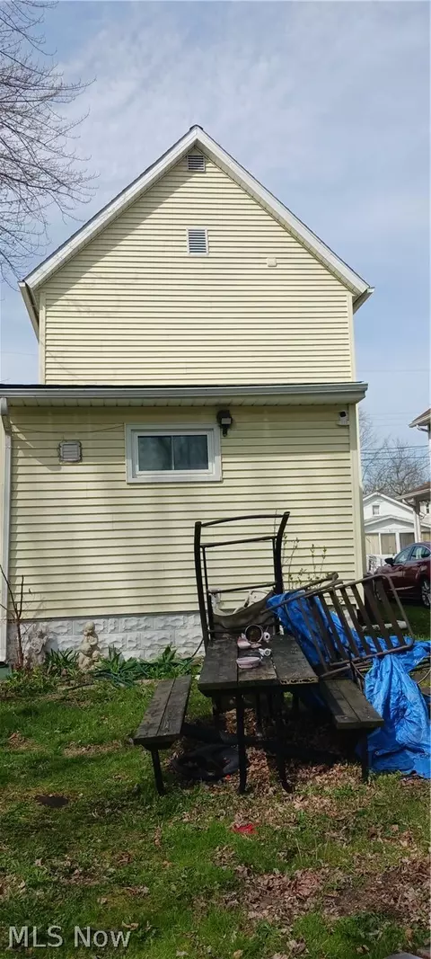 938 Walnut St, Elyria, OH 44035 photo 5