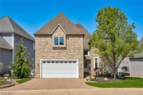 3836 Heron Watch Dr, Akron, OH 44319