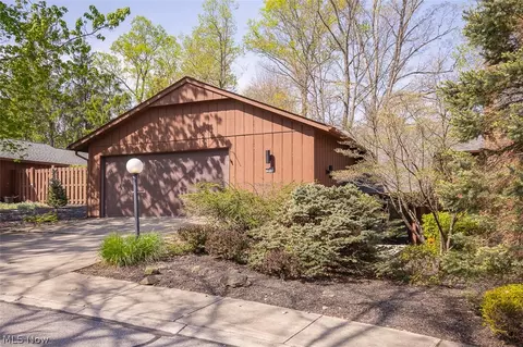 18175 Trailside Pl, Strongsville, OH 44136