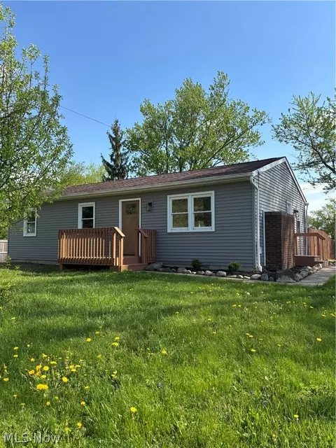 3260 Perrydale St NW, Uniontown, OH 44685
