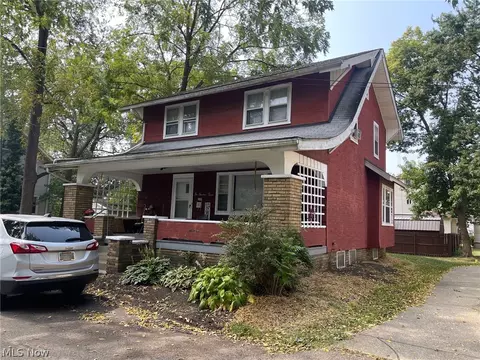 607 Rosemont Ct NW, Canton, OH 44708 photo 3