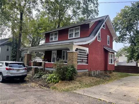 607 Rosemont Ct NW, Canton, OH 44708 photo 2