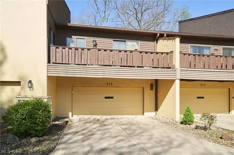 874 Hampton Ridge Dr, Akron, OH 44313