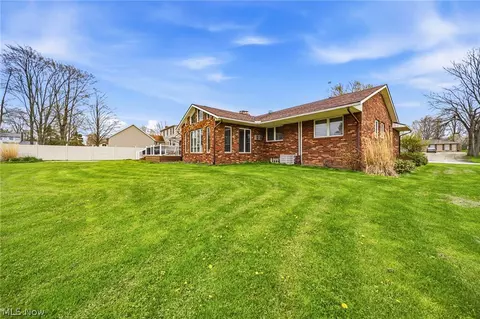 Exterior - 1584 Hemlock Dr, Ashtabula, OH 44004 photo 6 of 10