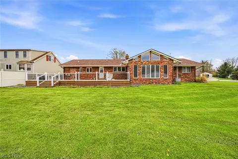 Exterior - 1584 Hemlock Dr, Ashtabula, OH 44004 photo 7 of 10