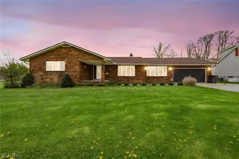 Exterior - 1584 Hemlock Dr, Ashtabula, OH 44004 photo 3 of 10