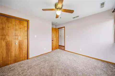 Bedroom - 1584 Hemlock Dr, Ashtabula, OH 44004 photo 5 of 5