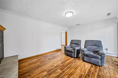 Living - 1584 Hemlock Dr, Ashtabula, OH 44004 photo 5 of 6