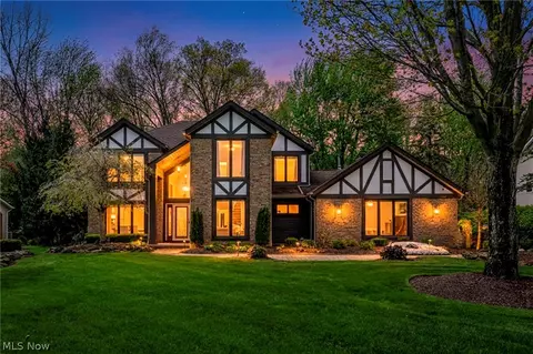 3640 Parson Pond Cir, Westlake, OH 44145