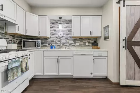 Kitchen - 804 Kirkwall Dr, Akron, OH 44321 photo 1 of 2
