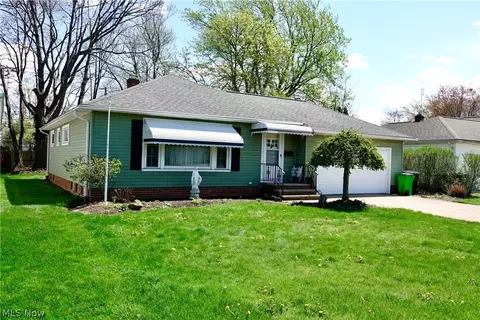 1661 Chelmsford Rd, Mayfield Heights, OH 44124