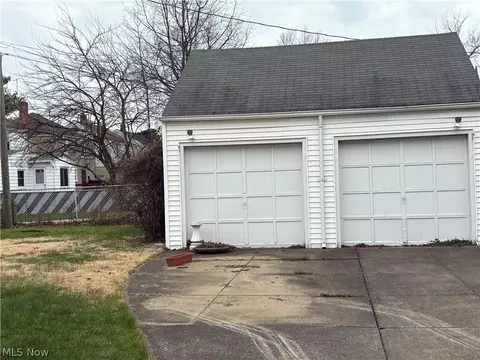266 E 204th St, Euclid, OH 44123 photo 3