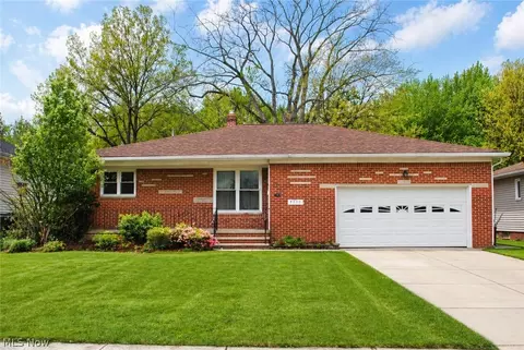 7300 Maplewood Rd, Parma, OH 44130