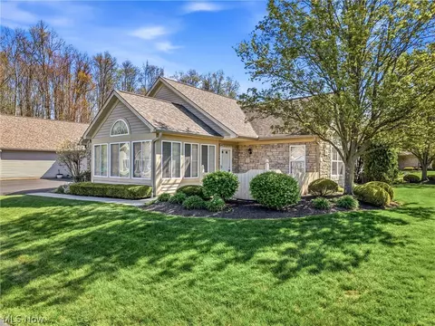 202 Timberline Dr, Columbiana, OH 44408