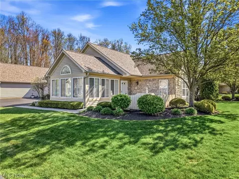 202 Timberline Dr, Columbiana, OH 44408