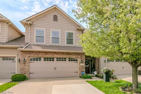 324 Lakewick Ln, Willowick, OH 44095