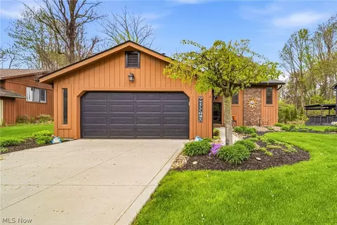 9060 Bluejay Ln, Mentor, OH 44060