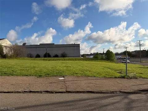 7 Th St SE, Canton, OH 44702
