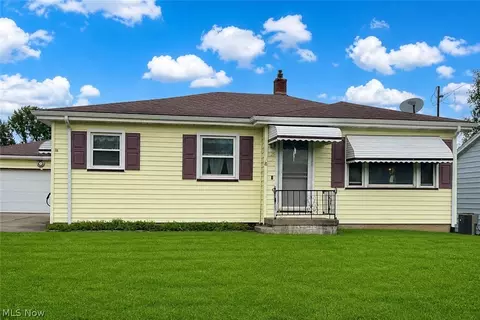 525 W Omar St, Struthers, OH 44471