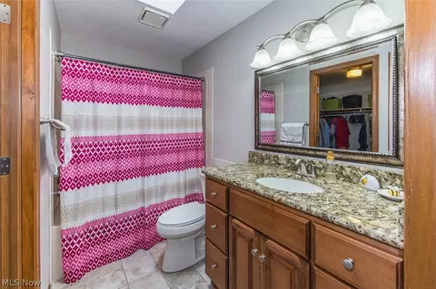 Bath - 5321 Swepstone St NW, Canton, OH 44708 photo 1 of 2