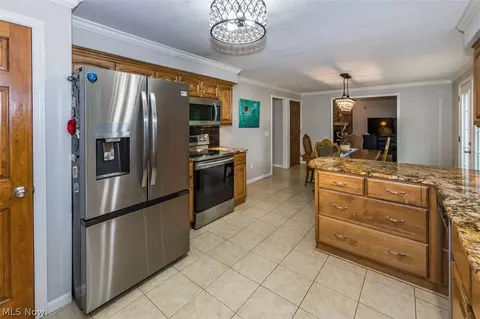 Kitchen - 5321 Swepstone St NW, Canton, OH 44708 photo 3 of 4