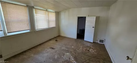 505 E 266th St, Euclid, OH 44132 photo 9