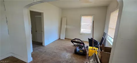 505 E 266th St, Euclid, OH 44132 photo 2