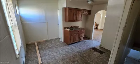 505 E 266th St, Euclid, OH 44132 photo 8