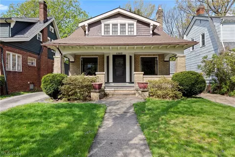 1282 Chase Ave, Lakewood, OH 44107