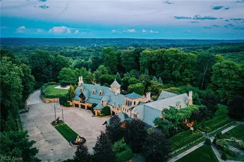 8900 Eagle Rd, Kirtland, OH 44094
