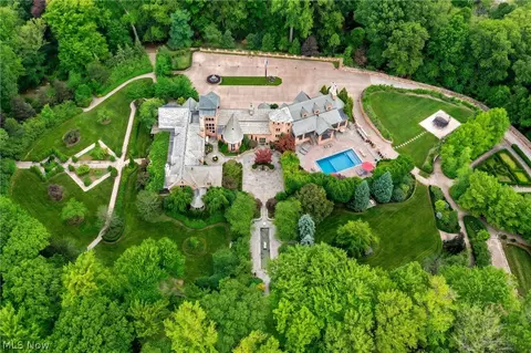 8900 Eagle Rd, Kirtland, OH 44094