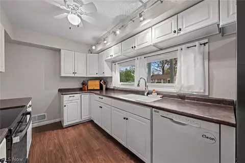 345 Miami Ave, Elyria, OH 44035 photo 13