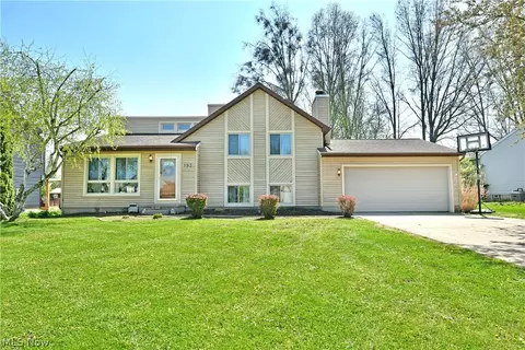 193 Chapel Hill Dr NW, Warren, OH 44483