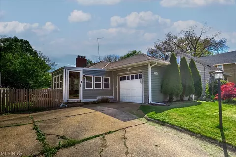 530 Keenan Ave, Cuyahoga Falls, OH 44221