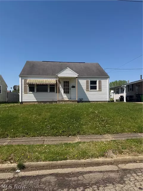 809 12th St SW, Massillon, OH 44647